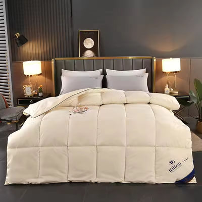 Maison 100% polyester épaissie chaude 5 étoiles Hilton Hôtel textile remplissage couette couette