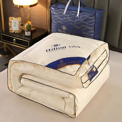 Maison 100% polyester épaissie chaude 5 étoiles Hilton Hôtel textile remplissage couette couette