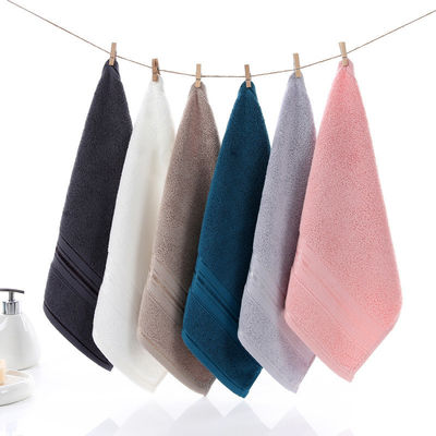 Améliorez votre expérience de spa du visage avec une serviette en coton de couleur solide de 34*34 cm
