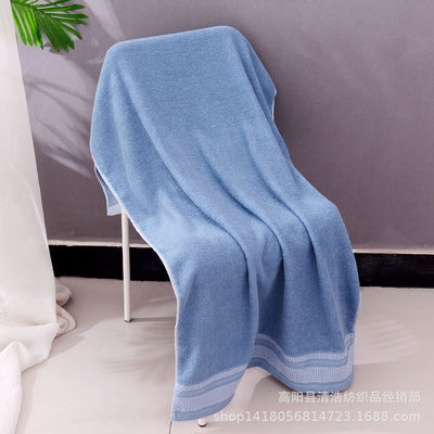 Une serviette de bain de couleur solide pour adultes Logo personnalisé Publicité Essuie-glace pour poitrine haute absorption