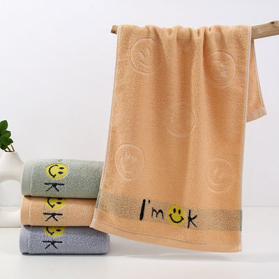Une serviette à motif en coton épais et doux parfaite pour les ménages transfrontaliers