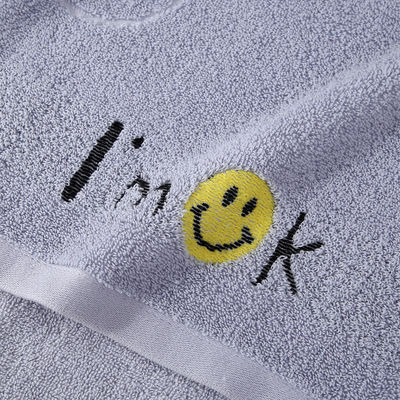 Une serviette à motif en coton épais et doux parfaite pour les ménages transfrontaliers