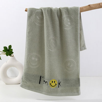 Une serviette à motif en coton épais et doux parfaite pour les ménages transfrontaliers