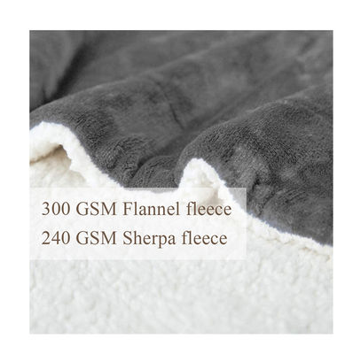 Le luxe et le confort avec notre couverture Sherpa en flanelle grise moderne toute saison