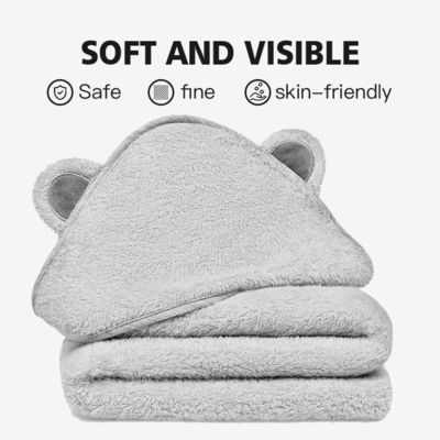 Une serviette de bain en tricotée avec un logo personnalisé et un design d'éléphant.