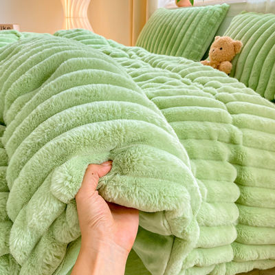 Améliorez votre jeu de couchette avec le couvercle de couette en peluche de lapin chaud