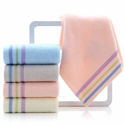 Ensemble de serviettes Dobby multicolores en coton 100% pour une expérience de bain douce et absorbante