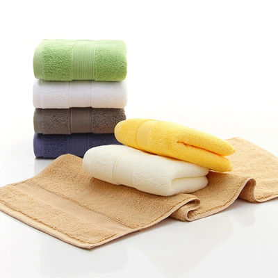 Couleur personnalisée de luxe brodée à motif rayé ensemble de serviettes de bain pour la maison hôtel spa