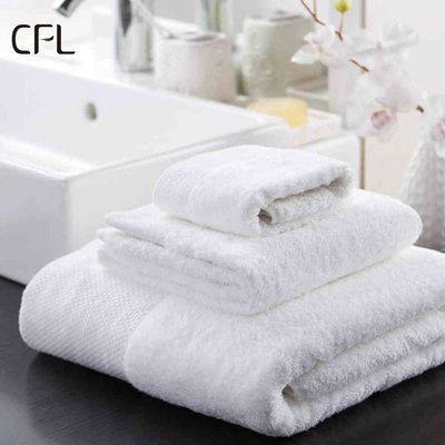 Luxe 100% coton blanc bain serviette à main et visage ensemble avec logo brodé personnalisé 70 * 140cm