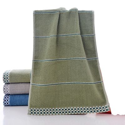 Des serviettes d'hôtel confortables en coton peigné tissé à l'eau pour des serviettes douces et écologiques