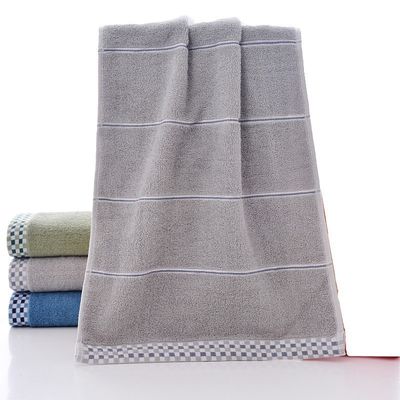 Des serviettes d'hôtel confortables en coton peigné tissé à l'eau pour des serviettes douces et écologiques