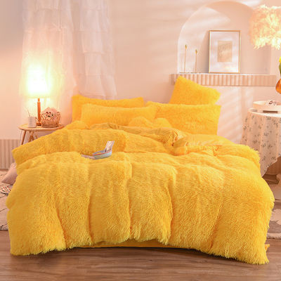 Découvrez le confort ultime avec le logo personnalisé de la couverture de couette en velours à quatre pièces