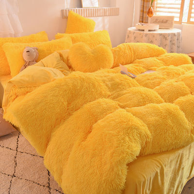 Découvrez le confort ultime avec le logo personnalisé de la couverture de couette en velours à quatre pièces