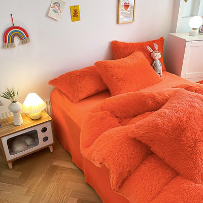 L'orange vif, le luxe, le chaud, le vison, le velours, la literie de cristal.