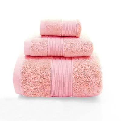 Une serviette de bain de couleur solide, douce, écologique et personnalisée