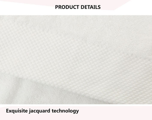 Découvrez le meilleur de la maison et du spa de l' hôtel avec notre ensemble de serviettes de bain en coton blanc