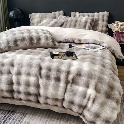 En hiver 2024 Super doux Ultra chaud à double face Mince lapin fourrure velours Fluffy Plush Lit ensemble 4 pièces