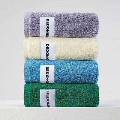 Une serviette à main fraîche et simple en coton doux, parfaite pour les couples.