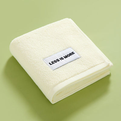 Une serviette à main fraîche et simple en coton doux, parfaite pour les couples.