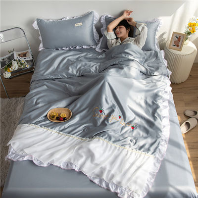 Lache de lit en soie de luxe brodée, couette remplie douce et respirante 2024