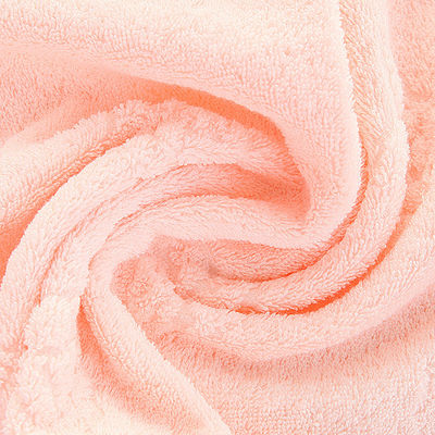 Composition de serviettes de bain pour invités avec haut GSM et logo brodé