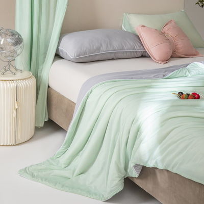 Couverture de couverture d'été en microfibre avec la soie de bambou populaire en couleur personnalisée