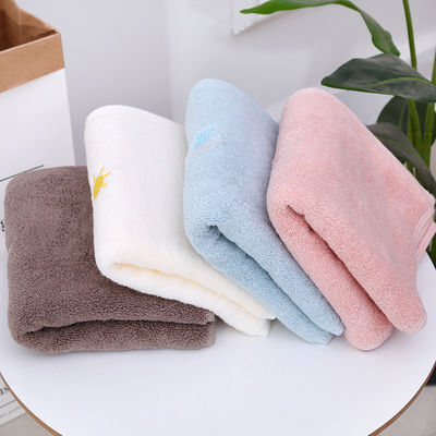 Taille personnalisée pour tous les âges Embroidery Logo serviette en coton pour hommes femmes serviettes épaisses douces COLORE SOLID