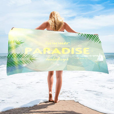 Des dessins animés personnalisables imprimés sur une serviette de plage et un design doux pour femme idéal pour le quotidien