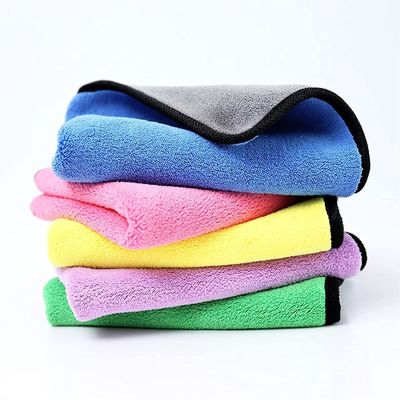Des serviettes de nettoyage du visage à 5 paquets à double face en laine de corail épaisse pour une absorption optimale