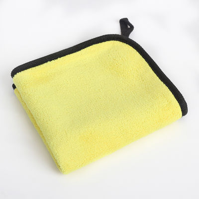 Des serviettes de nettoyage du visage à 5 paquets à double face en laine de corail épaisse pour une absorption optimale