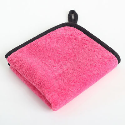 Des serviettes de nettoyage du visage à 5 paquets à double face en laine de corail épaisse pour une absorption optimale
