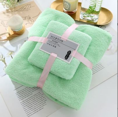 Tout le monde Groupe d'âge Logo personnalisé Coral Fleece Towel Set 2 pièces Towel en microfibre