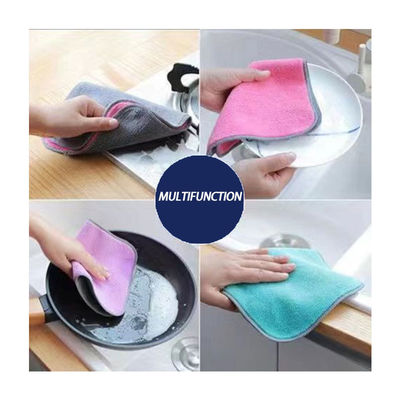 Matériau en microfibres absorbant et non versant pour serviettes de cuisine rectangulaires personnalisables