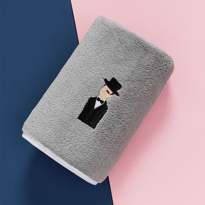 Option de matériau en microfibre Luxe personnaliser le logo Broderie Hôtel Set cadeau serviette de bain