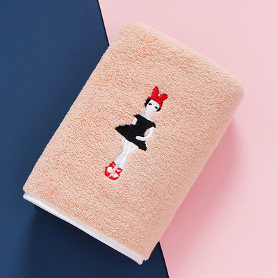 Option de matériau en microfibre Luxe personnaliser le logo Broderie Hôtel Set cadeau serviette de bain