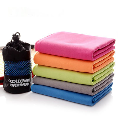Touffe de voyage en fibres de polyester rectangulaire à séchage rapide pour un mode de vie actif