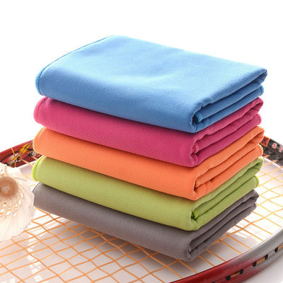 Touffe de voyage en fibres de polyester rectangulaire à séchage rapide pour un mode de vie actif