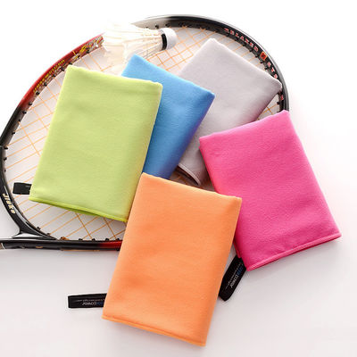 Touffe de voyage en fibres de polyester rectangulaire à séchage rapide pour un mode de vie actif