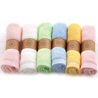 Une serviette pour bébé en coton mélangé pour enfants super doux et absorbant