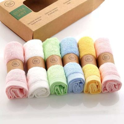 Une serviette pour bébé en coton mélangé pour enfants super doux et absorbant