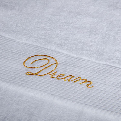 Des serviettes en coton pur pour les hôtels et les ménages avec un logo personnalisé en blanc