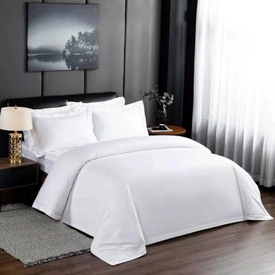 Des draps rayés adaptés à toutes les saisons sont utilisés dans les hôtels de luxe pour faciliter les soins et favoriser le design