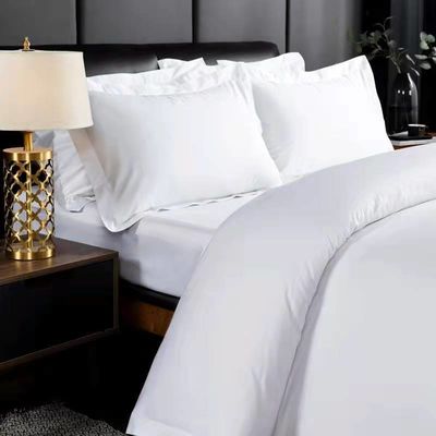 Des draps rayés adaptés à toutes les saisons sont utilisés dans les hôtels de luxe pour faciliter les soins et favoriser le design