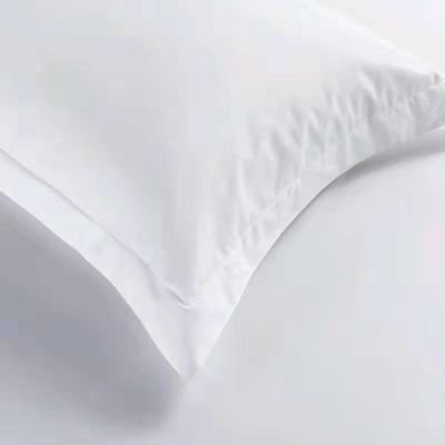 Des draps rayés adaptés à toutes les saisons sont utilisés dans les hôtels de luxe pour faciliter les soins et favoriser le design