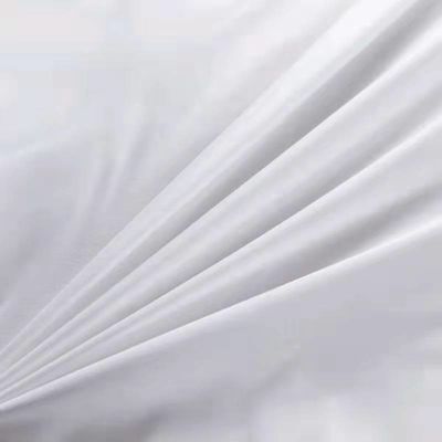 Des draps rayés adaptés à toutes les saisons sont utilisés dans les hôtels de luxe pour faciliter les soins et favoriser le design