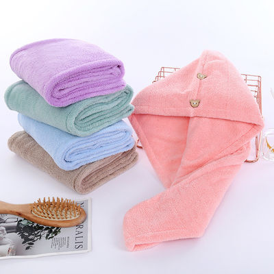 Une serviette personnalisée pour cheveux de couleur solide en tissu absorbant doux pour séchage rapide et épaississement