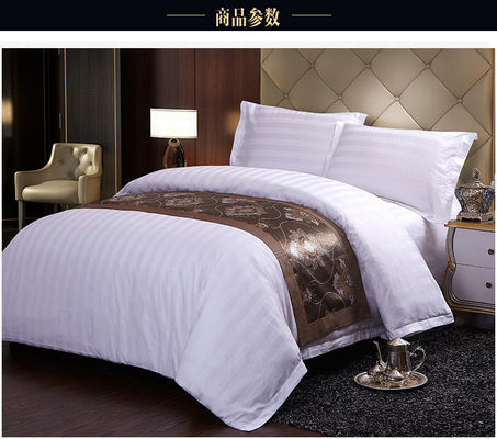 Kit de mariage en quatre pièces Toutes les saisons Lit d'hôtel de luxe avec soin facile et les meilleurs prix