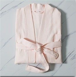 Des robes de salon de beauté avec un logo personnalisé vous éblouissent et impressionnent vos invités
