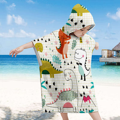 Des motifs d'impression d'animaux. Une serviette de plage en microfibre pour les enfants.