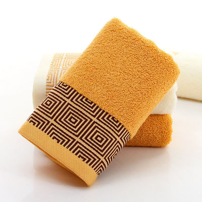 Des serviettes d'hôtel en bambou ultra doux en coton personnalisées pour adultes tissées en couleur solide